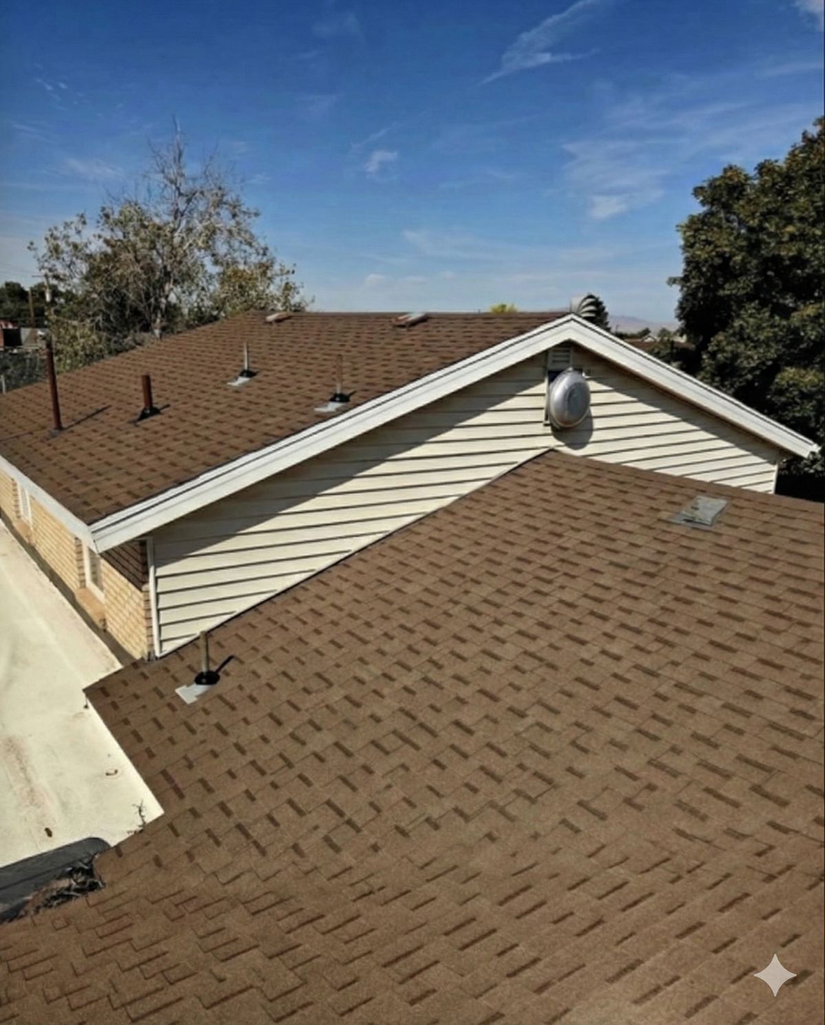 Restored brown asphalt shingle roof surface in Utah